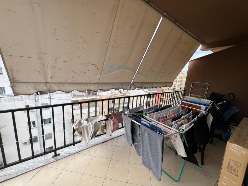 Shitet, Apartament 2+1+2, Unaza e Re, Tiranë