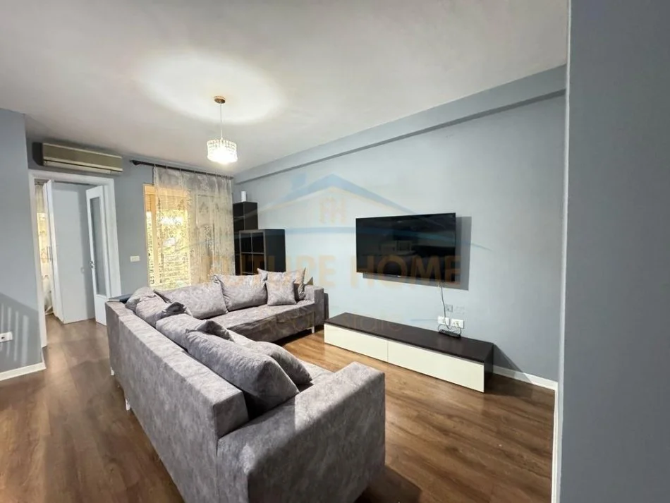 Tirane, shitet apartament 2+1+Ballkon Kati 2, 99 m² 135.000 € (Yzberisht)