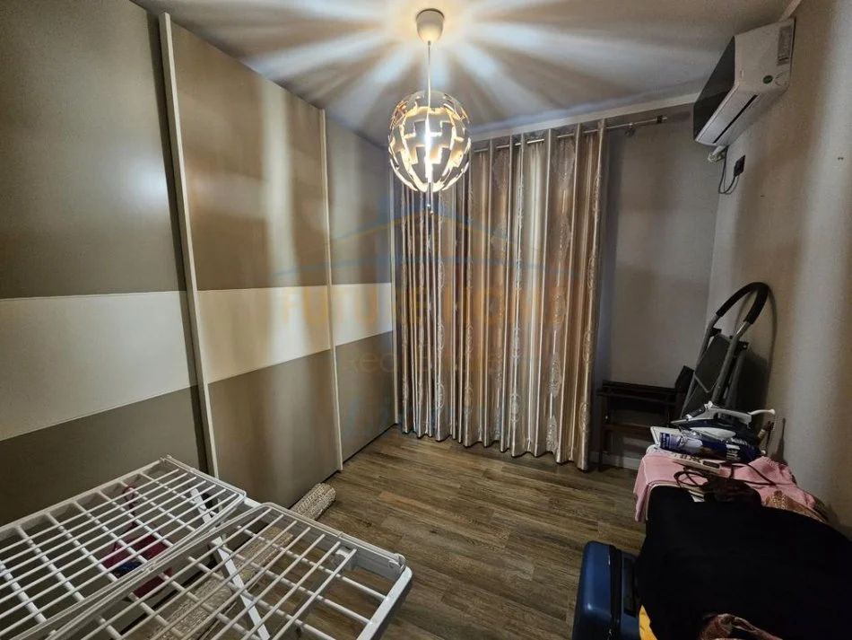 Tirane, jepet me qera apartament 3+1 Kati 2, 134 m² 1.100 € 