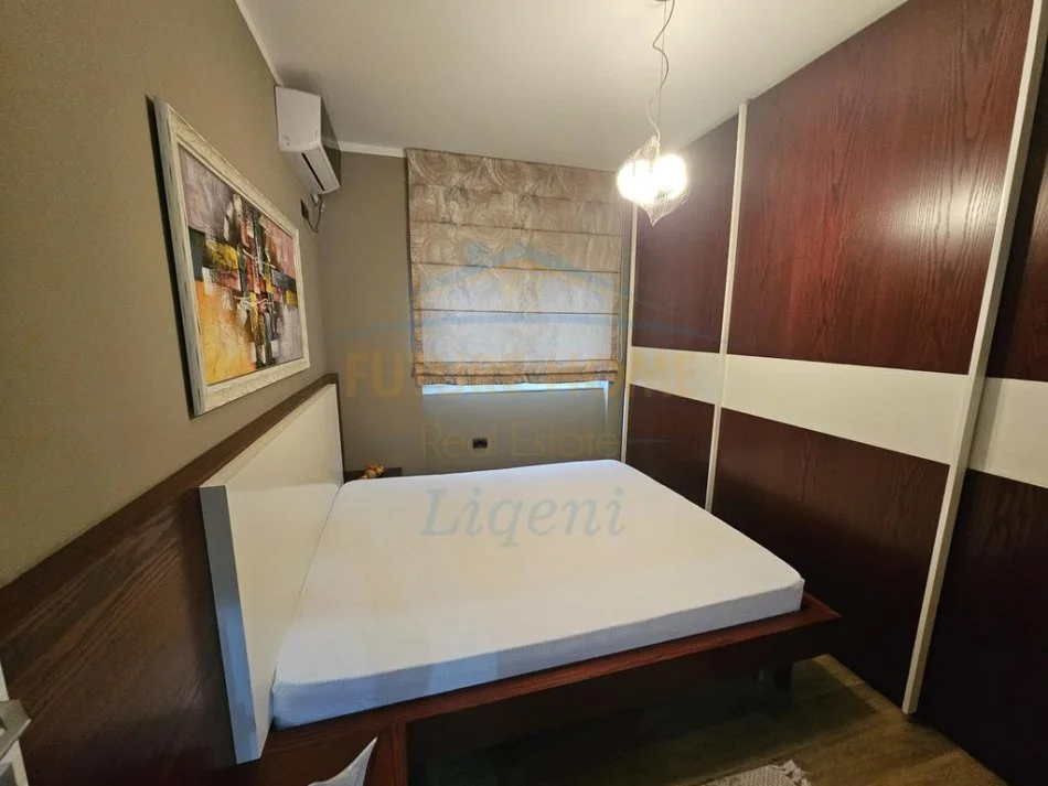 Tirane, jepet me qera apartament 2+1 , 134 m² 1.300 € (Liqeni i Thate)