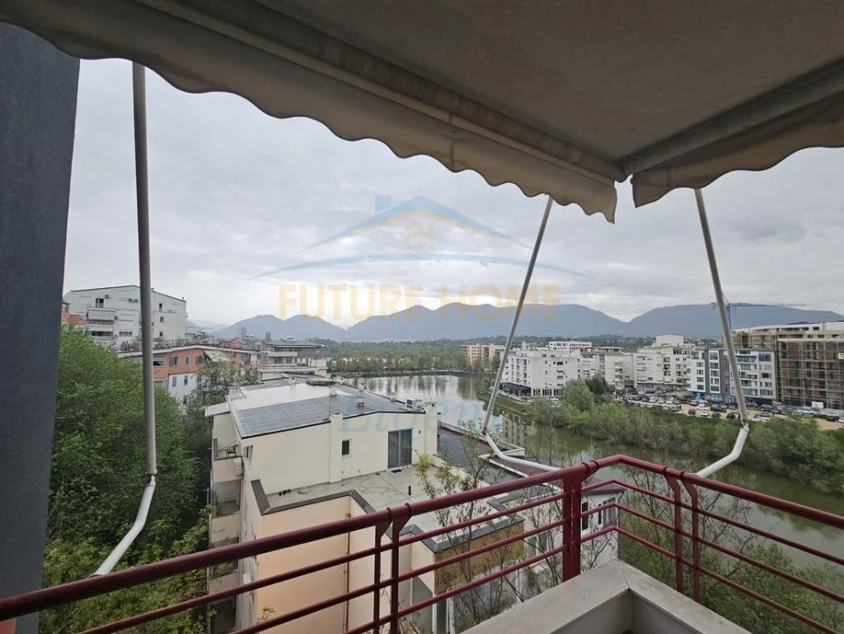 Tirane, jepet me qera apartament 3+1 Kati 2, 134 m² 1.300 € (Liqeni i Thate)