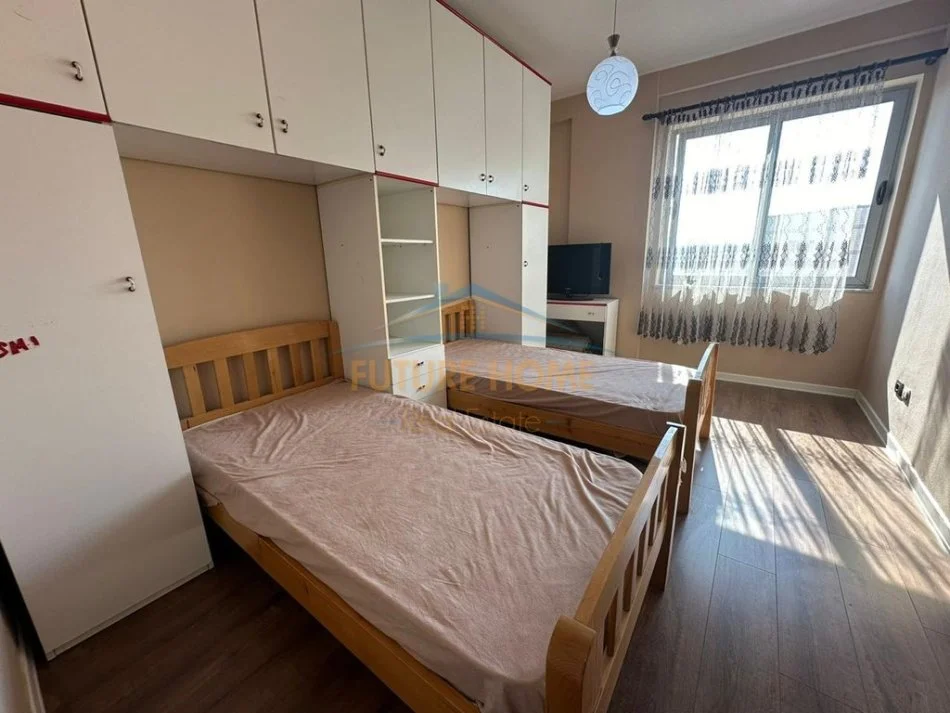 Tirane, jepet me qera apartament 2+1 Kati 10, 83 m² 450 € (Unaza E Re)