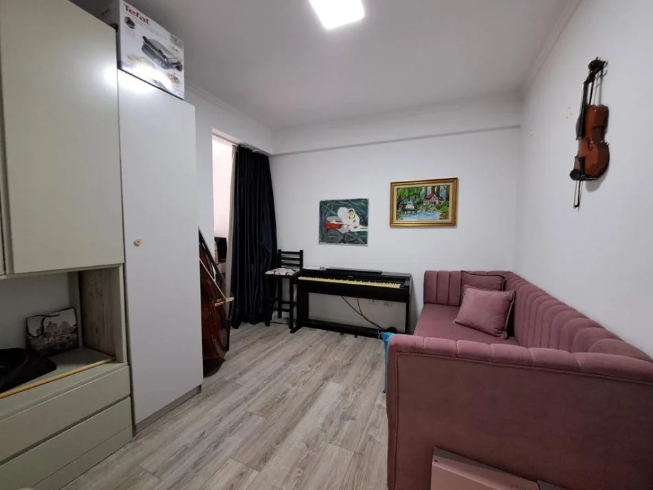 Tirane, jepet me qera apartament 3+1 Kati 1, 125 m² 950 € (Selvia)