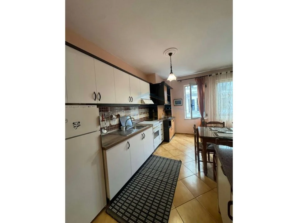 Tirane, jepet me qera apartament 2+1 Kati 2, 96 m² 600 € (Kodra e Diellit)