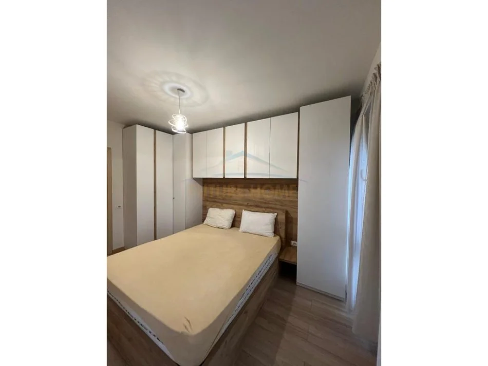 Tirane, jepet me qera apartament 2+1 Kati 4, 77 m² 800 € (ZOGU I ZI)