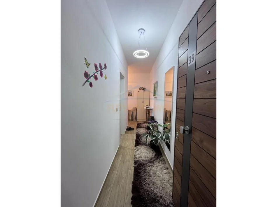 Tirane, shitet apartament 1+1 Kati 5, 140.700 € 
