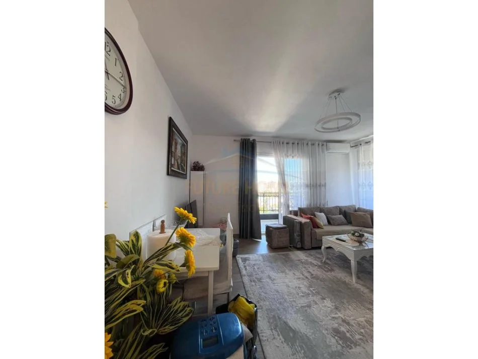 Tirane, shitet apartament 1+1 Kati 5, 140.700 € 