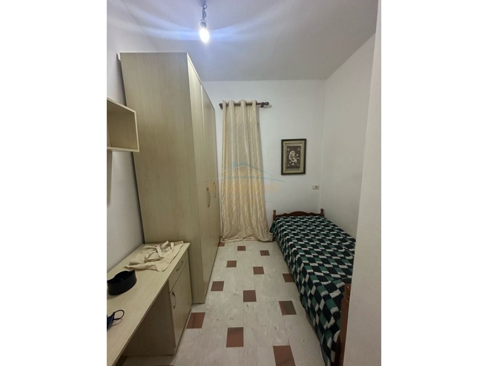 Tirane, jepet me qera apartament 3+1+Aneks+Ballkon Kati 1, 93 m² 800 € (Beqir Luga)