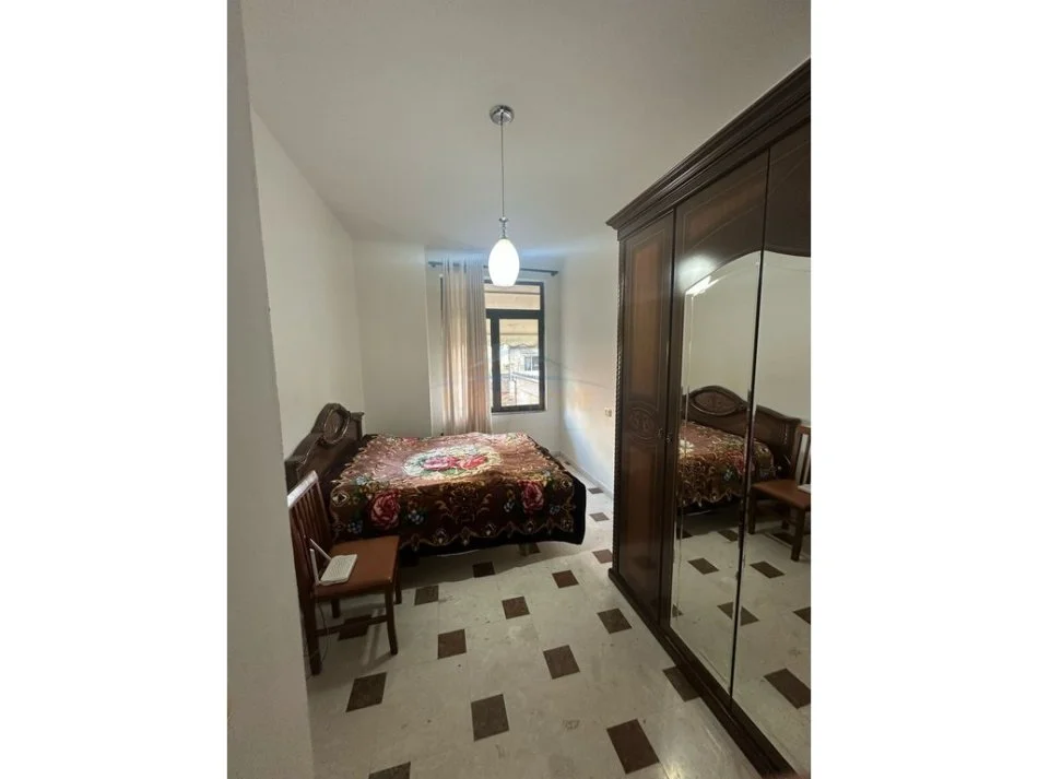 Tirane, jepet me qera apartament 3+1+Aneks+Ballkon Kati 1, 93 m² 800 € (Beqir Luga)