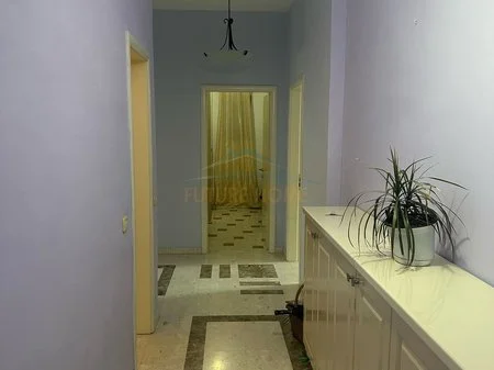 Qera, Apartament 3+1, në Pazarin e Ri, Tiranë. AREA52093