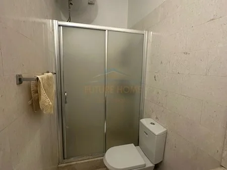 Qera, Apartament 3+1, në Pazarin e Ri, Tiranë. AREA52093