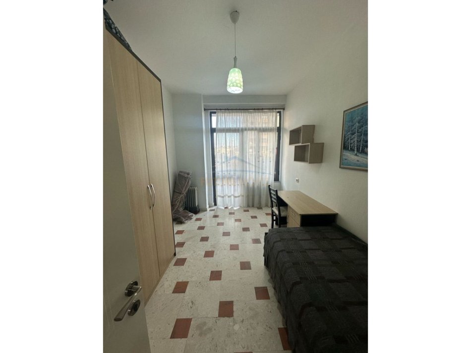 Tirane, jepet me qera apartament 3+1+Aneks+Ballkon Kati 1, 93 m² 800 € (Beqir Luga)