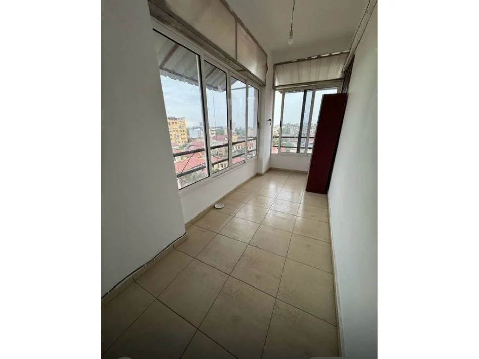 Tirane, jepet me qera apartament 1+1 Kati 3, 78 m² 550 € (Rruga e Dibres)