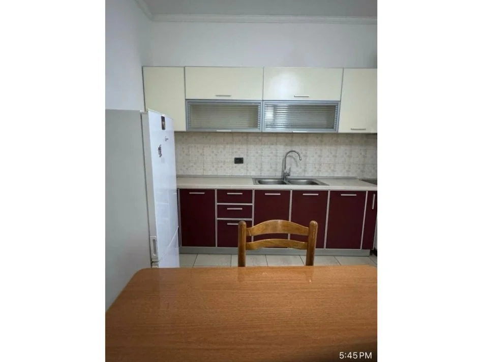 Tirane, jepet me qera apartament 1+1 Kati 3, 78 m² 550 € (Rruga e Dibres)