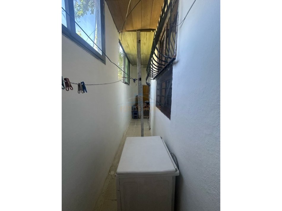 Tirane, jepet me qera apartament 2+1+Ballkon Kati 1, 70 m² 400 € (Kinostudio)