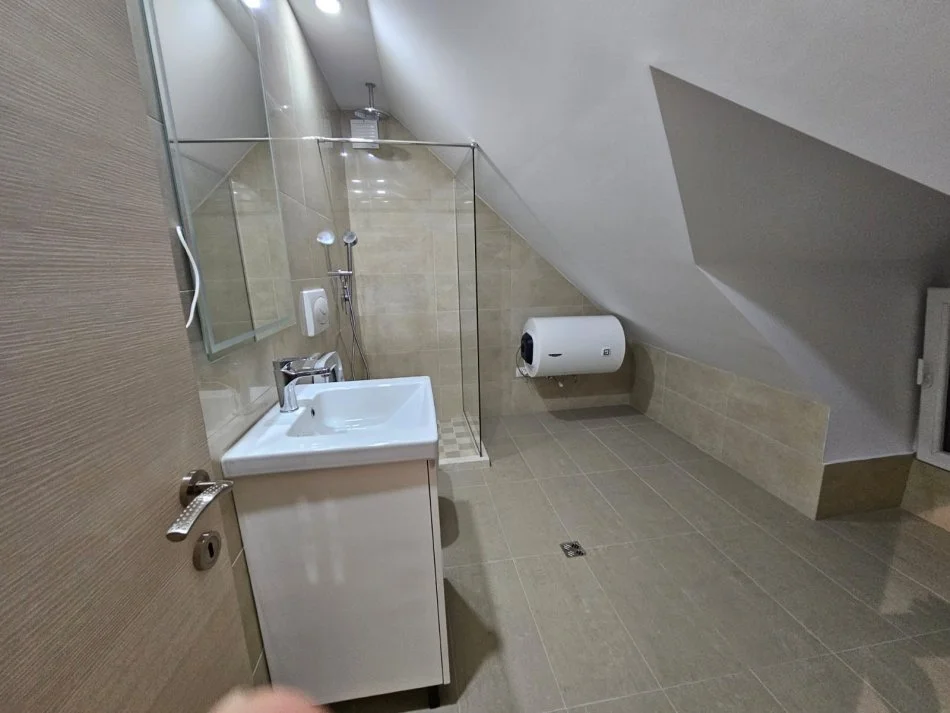 Tirane, jepet me qera apartament Dublex Kati 3, 153 m² 950 € 