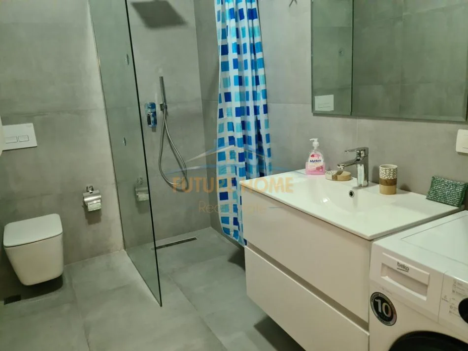 Tirane, jap me qera apartament 1+1 Kati 7, 65 m² 650 € (Rruga e Durresit)