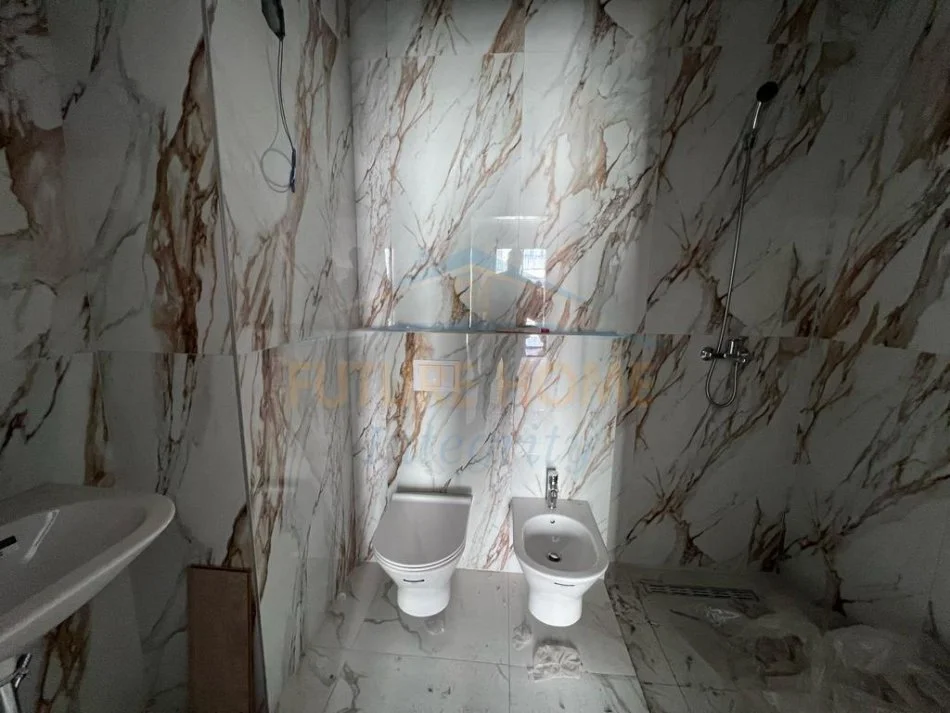 Tirane, shitet apartament 2+1+Ballkon Kati 6, 108 m² 195.000 € 