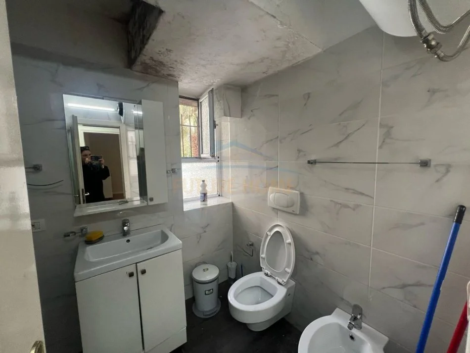 Tirane, jepet me qera apartament 2+1 Kati 2, 500 m² 500 € (21 DHJETORI)