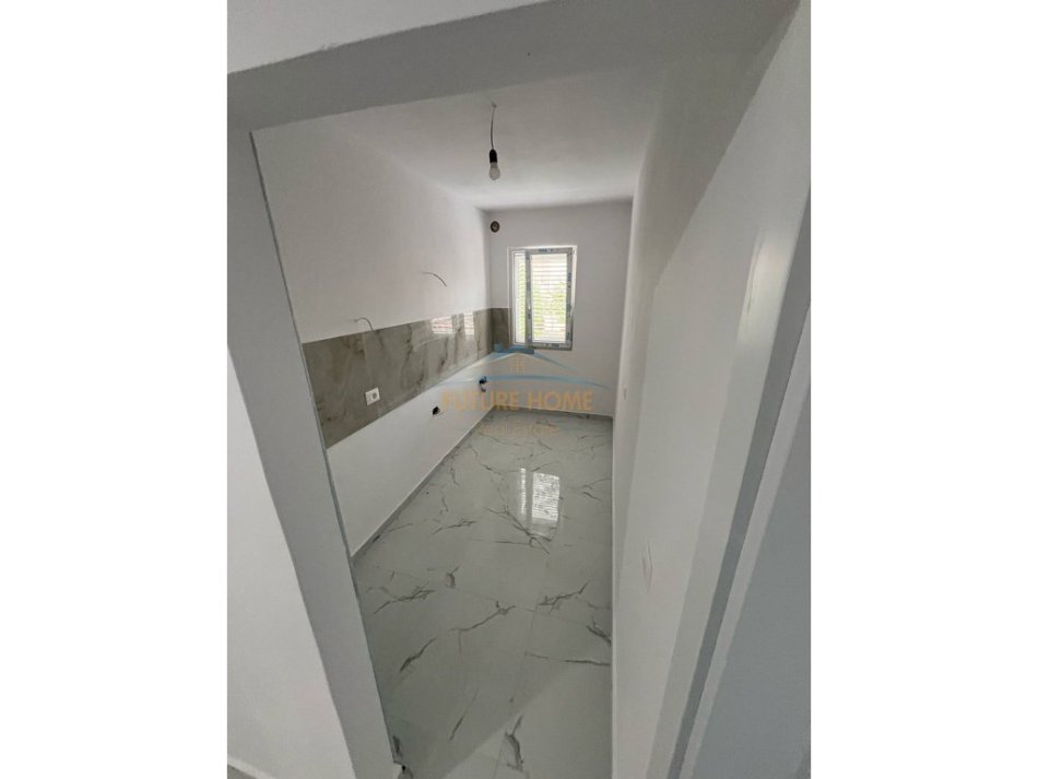 Tirane, jepet me qera apartament 2+1 Kati 1, 73 m² 600 € (Oxhaku, Tirane)