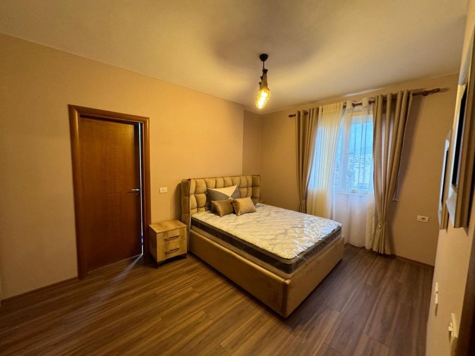 Qera, Apartament 2+1+2 , Rruga Fuat Toptani , Tiranë.