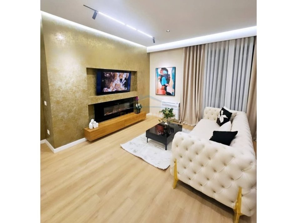 Tirane, shitet 2+1 Kati 3, 106 m² (PAZARI I RI)