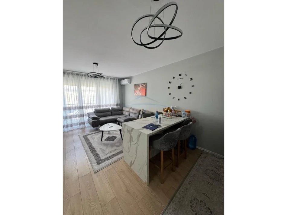 Tirane, shitet apartament 2+1 Kati 1, 94 m² 165.000 €