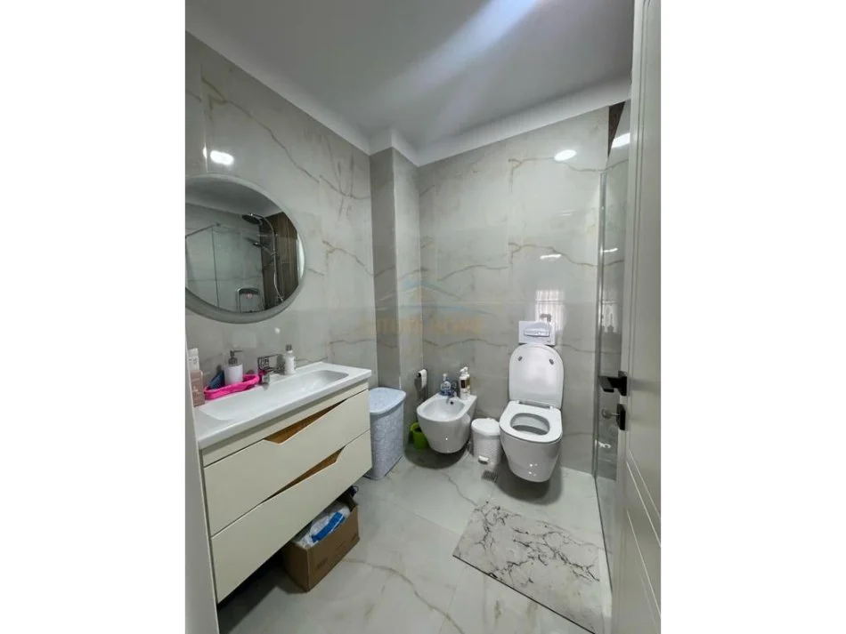 Tirane, shitet apartament 2+1+Ballkon , 94 m² 165.000 € (Selite)