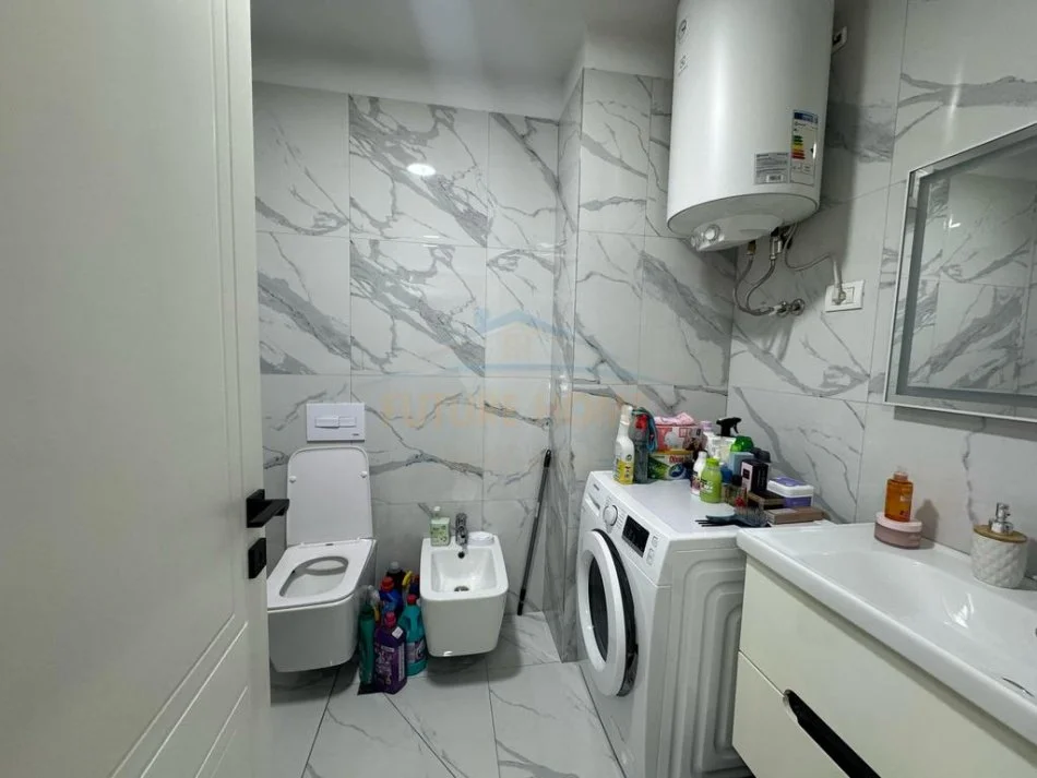 Tirane, shitet 2+1+Ballkon Kati 3, 93 m² 165.000 € 