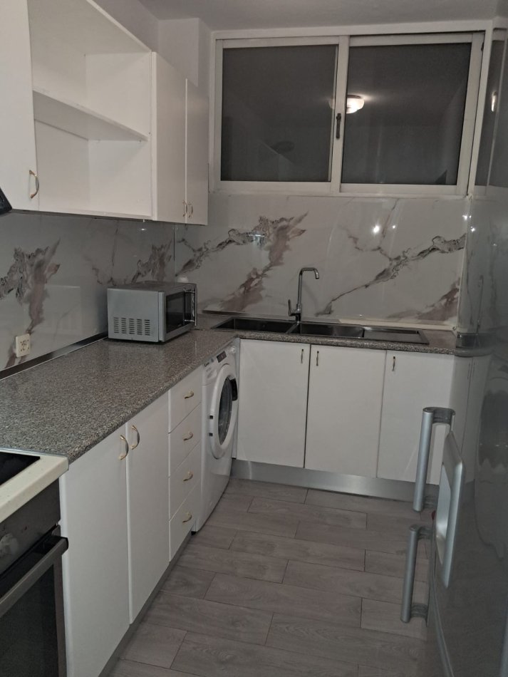 Tirane, jepet me qera apartament 2+1+Aneks+Ballkon Kati 4, 72 m² 600 € (Ali Demi)