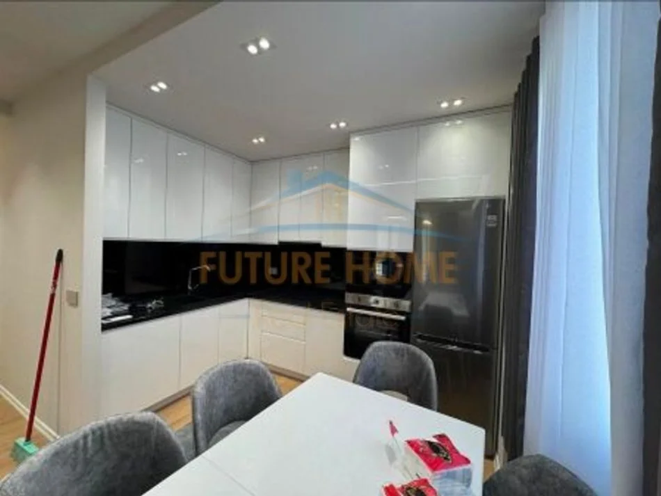 Tirane, shitet apartament 2+1 Kati 3, 90 m² 300.000 € (Liqeni i Thate)