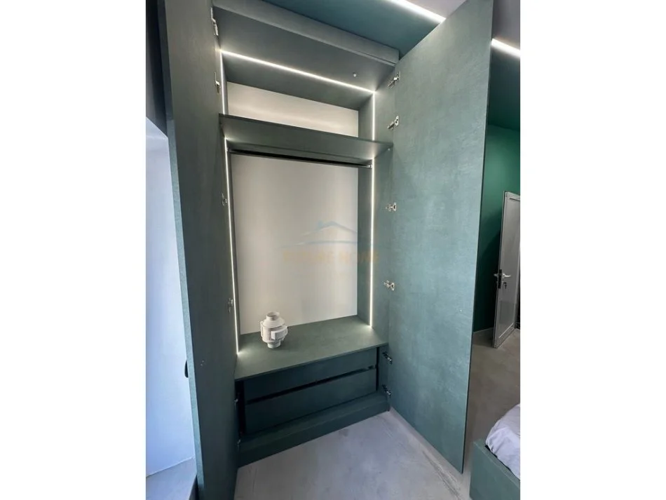 Tirane, shitet apartament 2+1 Kati 5, 220.000 € (Shallvaret)