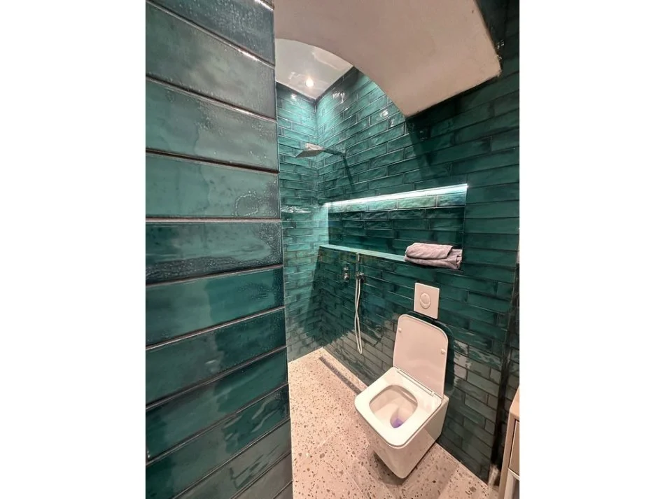 Tirane, shitet apartament 1+1 Kati 5, 73 m² 220.000 € (Shallvaret)