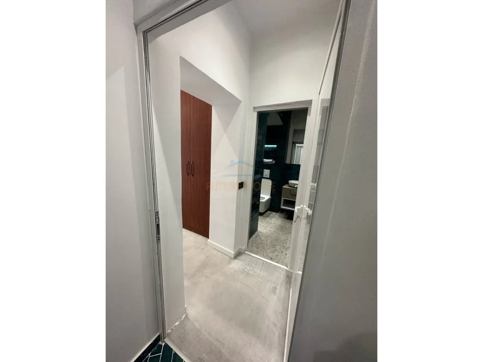 Tirane, shitet apartament 1+1 Kati 5, 73 m² 220.000 € (Shallvaret)