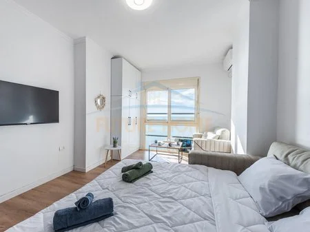 Durres, jepet me qera garsonier 1+1 Kati 7, 400 € 