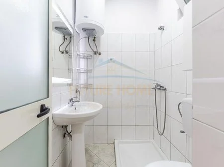 Durres, jepet me qera garsonier 1+1 Kati 7, 400 € 