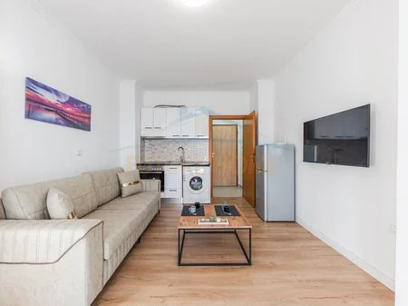 Durres, jepet me qera garsonier 1+1 Kati 7, 400 € 