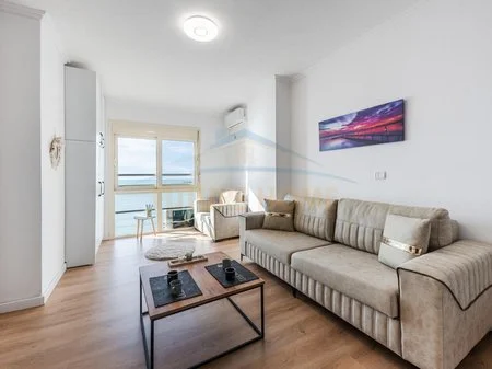 Durres, jepet me qera garsonier 1+1 Kati 7, 400 € 