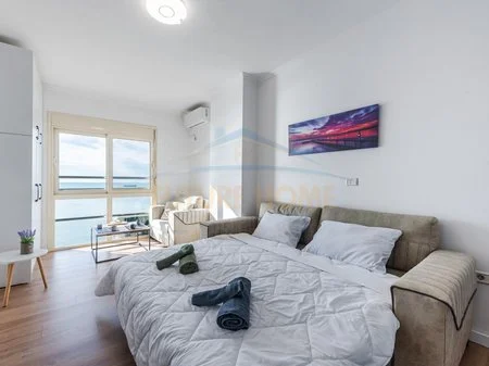 Durres, jepet me qera garsonier 1+1 Kati 7, 400 € 