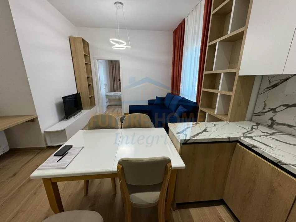 Tirane, jepet me qera apartament 1+1 Kati 8, 69 m² 600 € (PAZARI I RI)