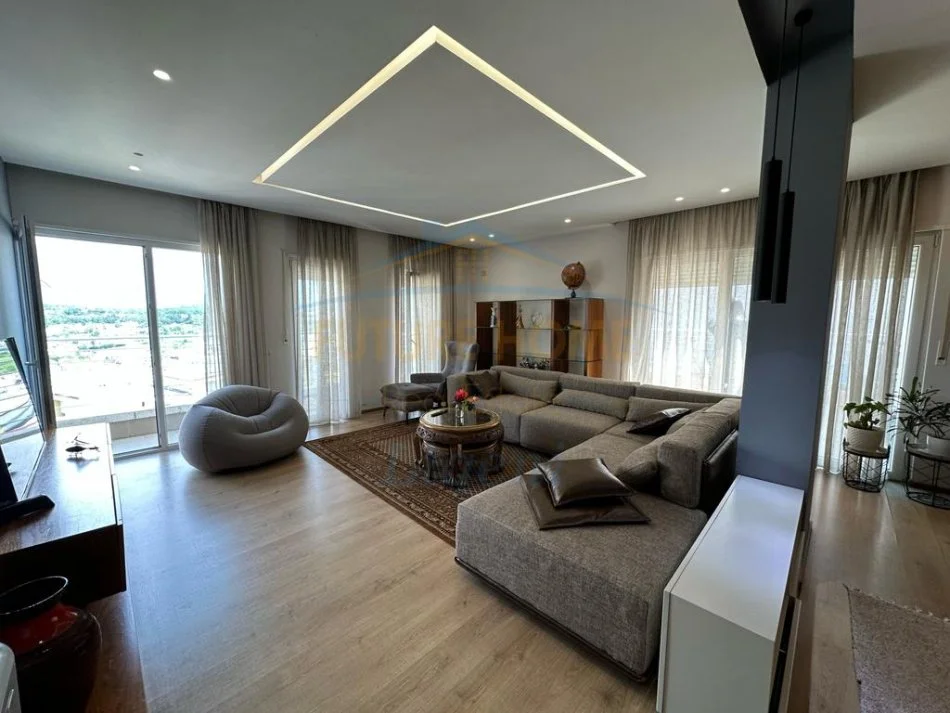 Tirane, shitet apartament 3+1 Kati 6, 210 m² 365.000 € (LIQENI I THATE)