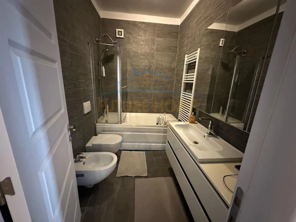 Tirane, shitet apartament 3+1 Kati 6, 135 m² 365.000 € (Liqeni i Thate)