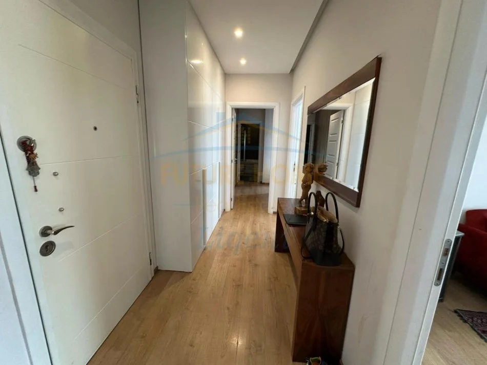 Tirane, shitet apartament 3+1 Kati 6, 210 m² 365.000 € (LIQENI I THATE)