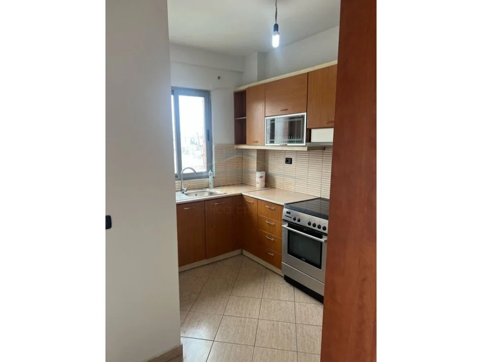 Tirane, jepet me qera apartament 2+1 Kati 6, 100 m² 500 € 