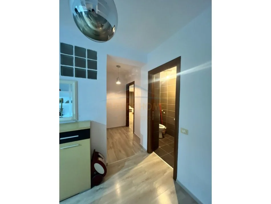 Tirane, jepet me qera apartament 1+1 Kati 1, 74 m² 600 € (Rruga e Bogdaneve, Tiranë)