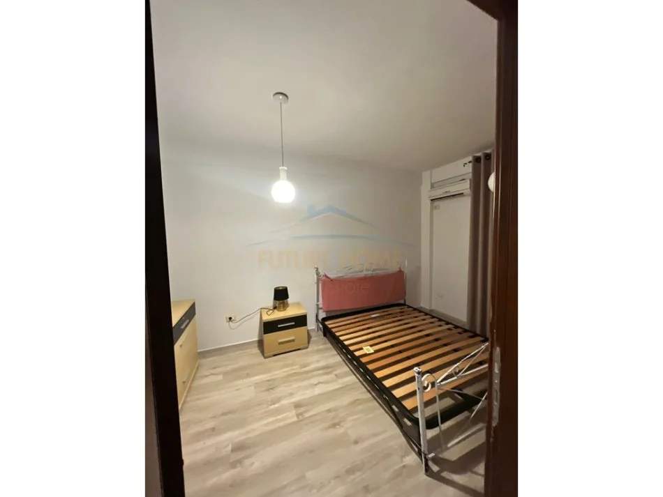 Tirane, jepet me qera apartament 1+1 Kati 1, 74 m² 600 € (Rruga e Bogdaneve, Tiranë)