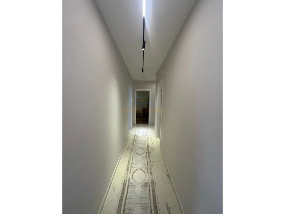 Tirane, jepet me qera apartament 2+1+Ballkon Kati 4, 105 m² 750 € (Porcelan)