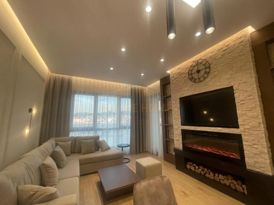 Tirane, jepet me qera apartament 1+1 Kati 5, 76 m² 850 € (Rruga e Kavajes)