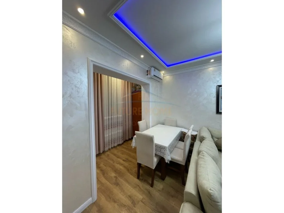 Prane Markates, shitet apartament 2+1+Ballkon Kati 3, 73 m² 120.000 € (Durres)