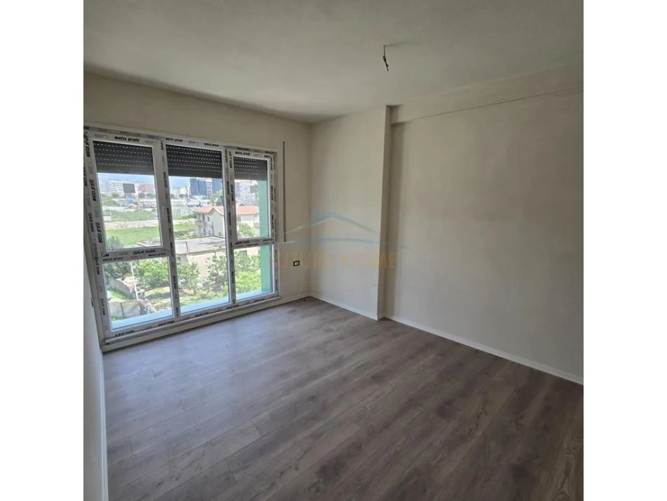 Tirane, shitet apartament 2+1+Ballkon Kati 2, 109 m² 196.200 € (Bulevardi i Ri)
